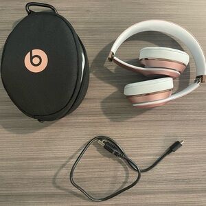 Beats Solo 3 in Rose Gold